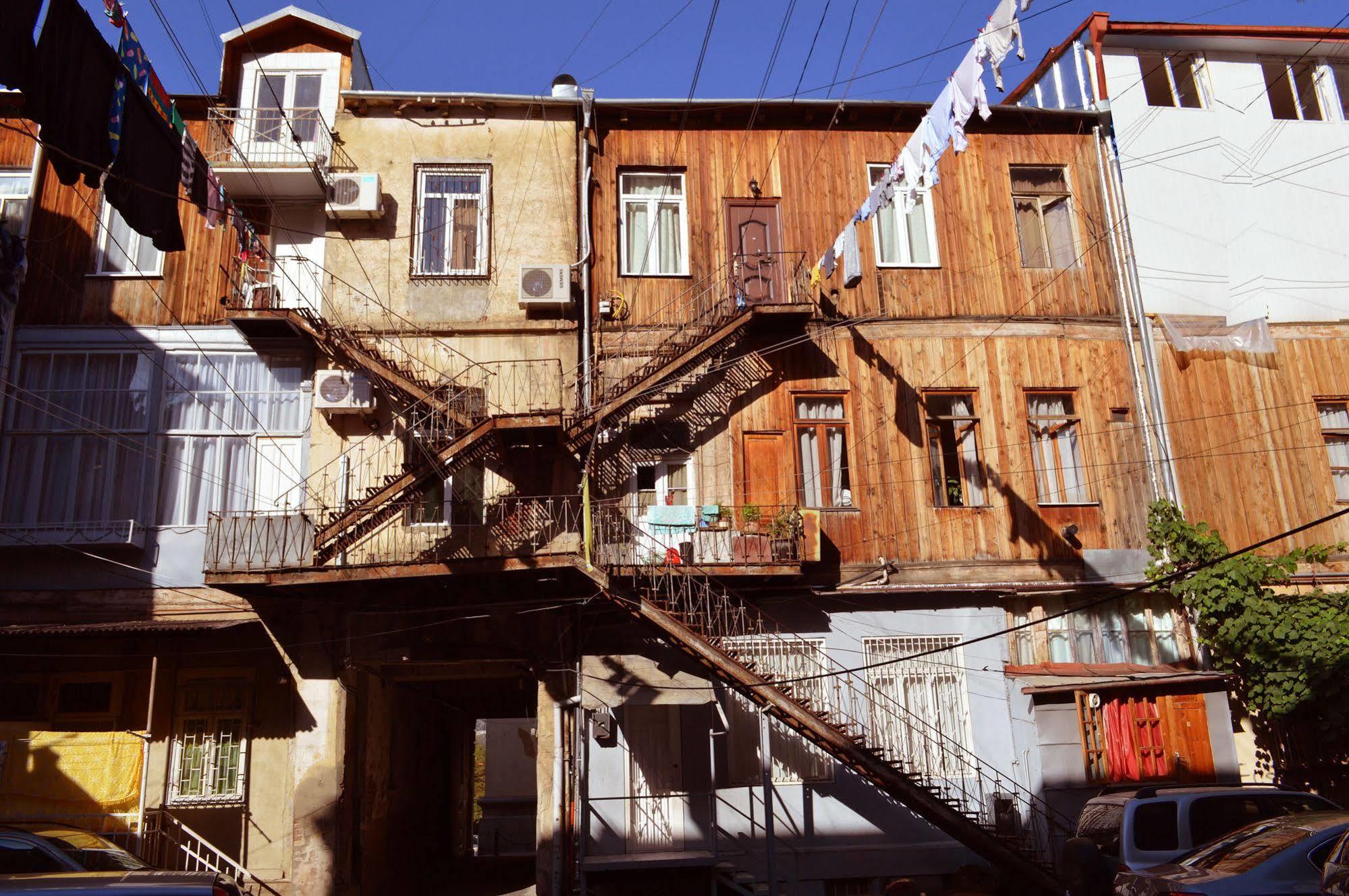 Patio Hostel Тбилиси Экстерьер фото