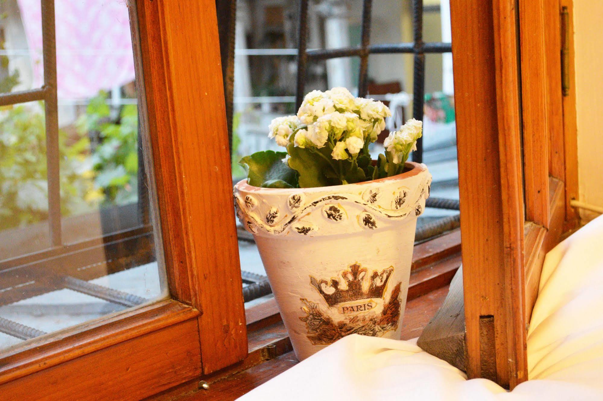 Patio Hostel Тбилиси Экстерьер фото