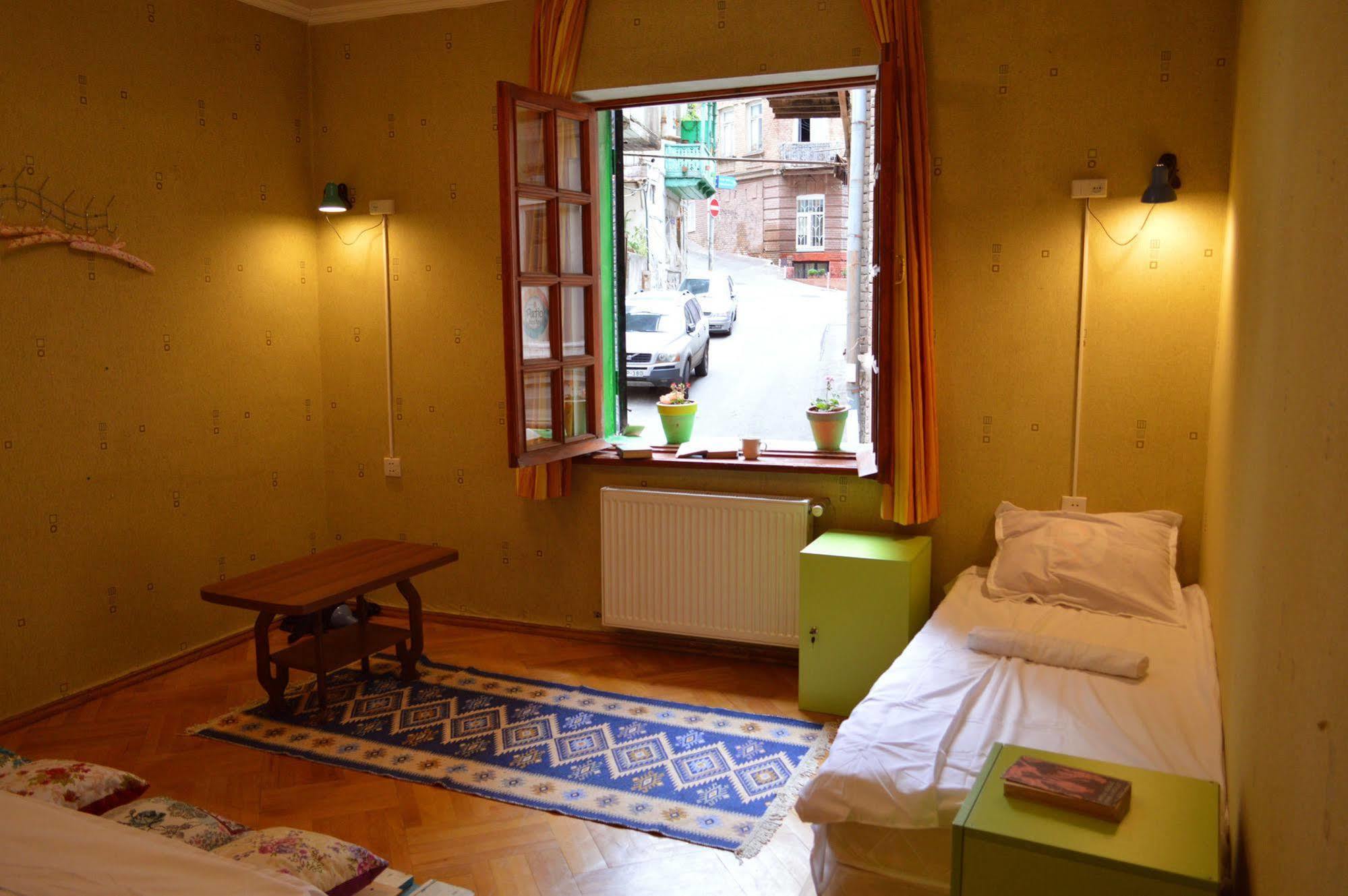 Patio Hostel Тбилиси Экстерьер фото