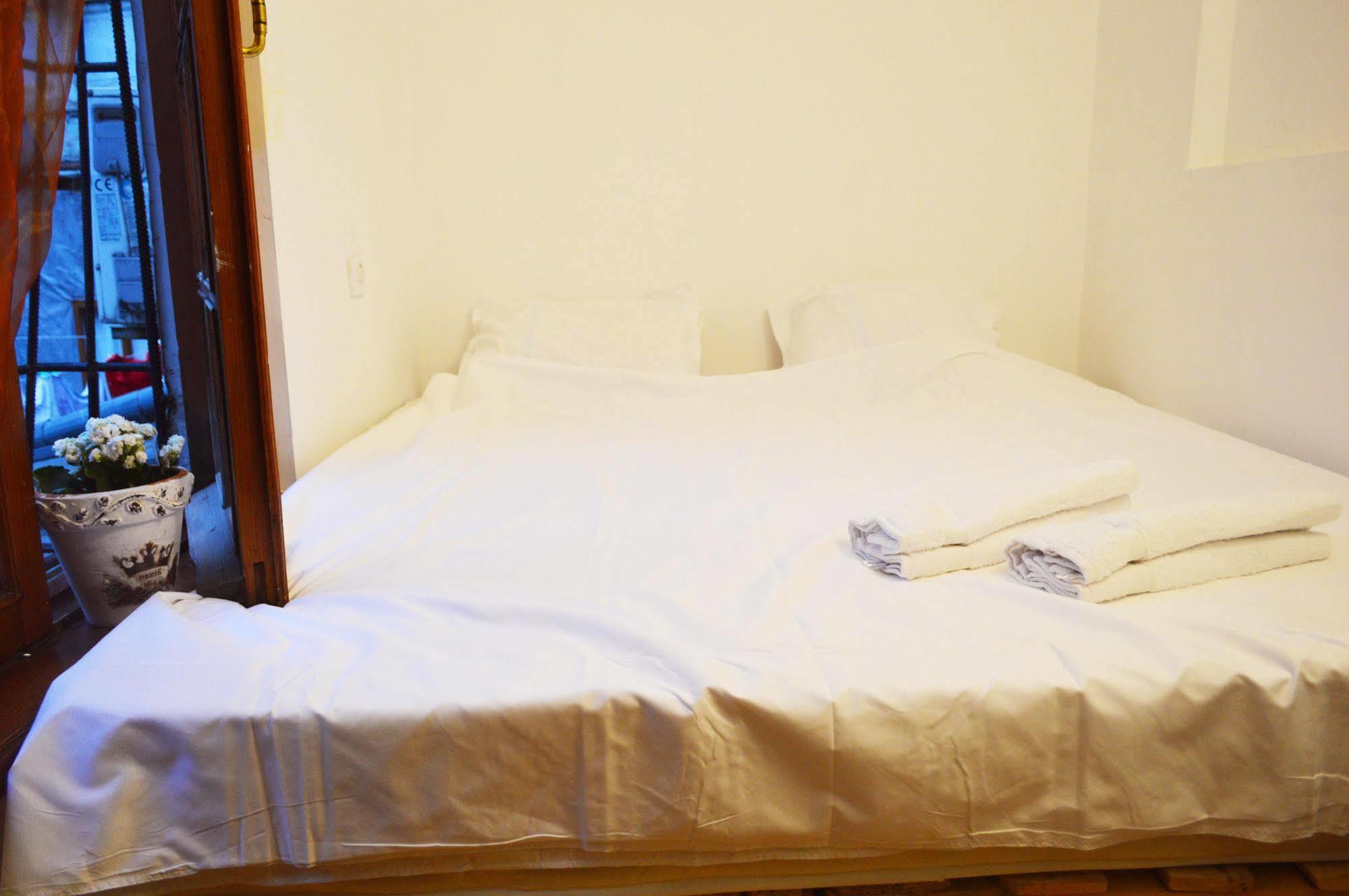 Patio Hostel Тбилиси Экстерьер фото