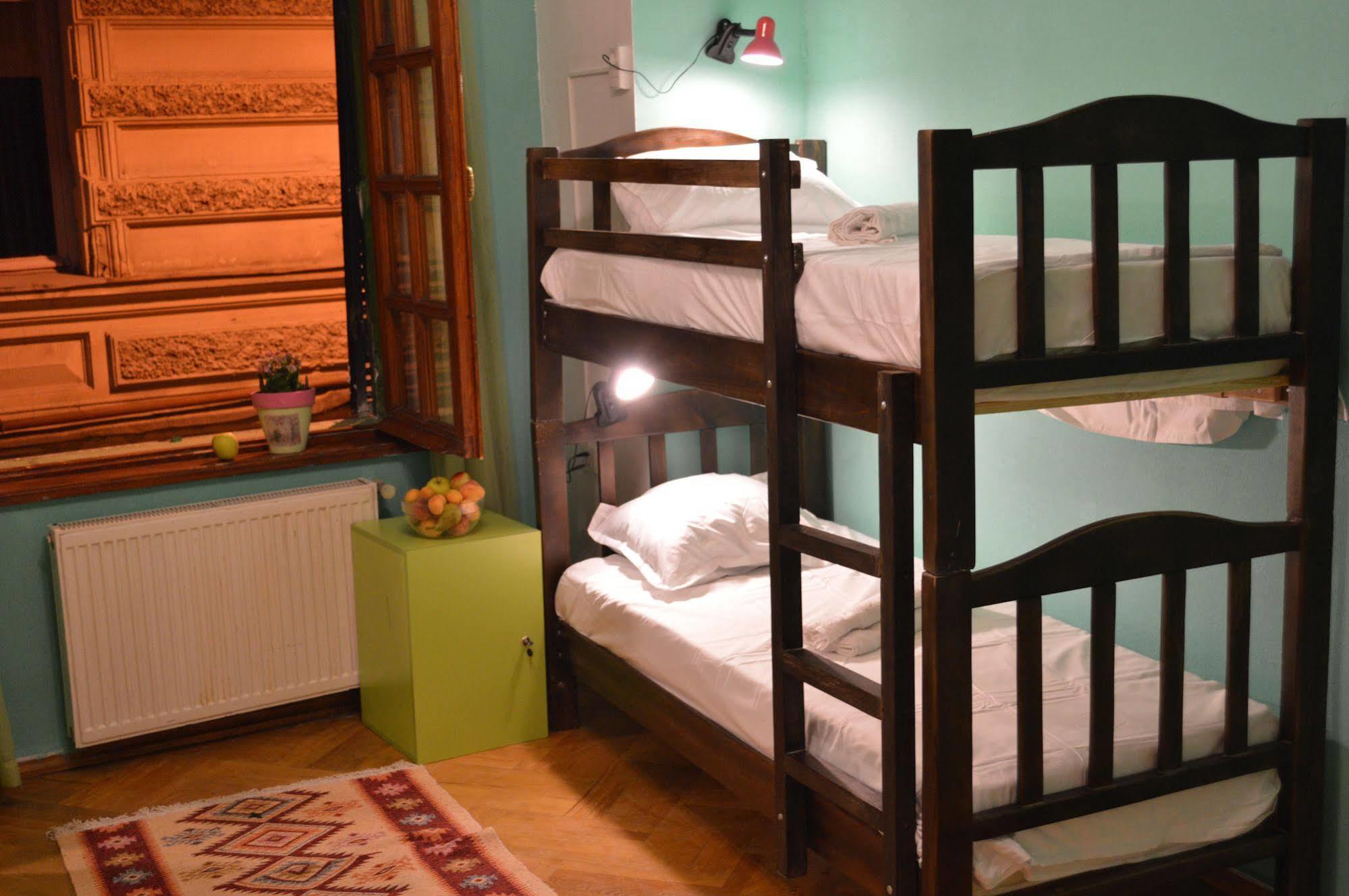 Patio Hostel Тбилиси Экстерьер фото
