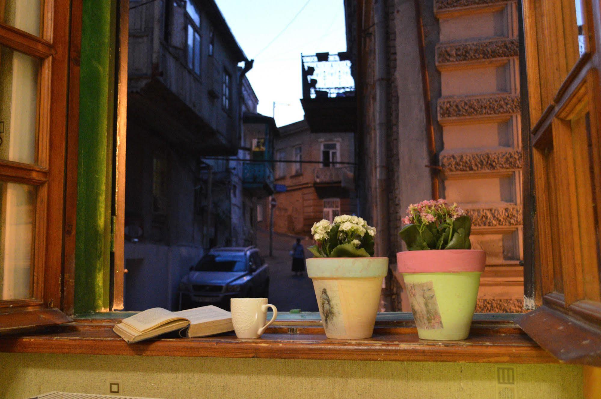 Patio Hostel Тбилиси Экстерьер фото