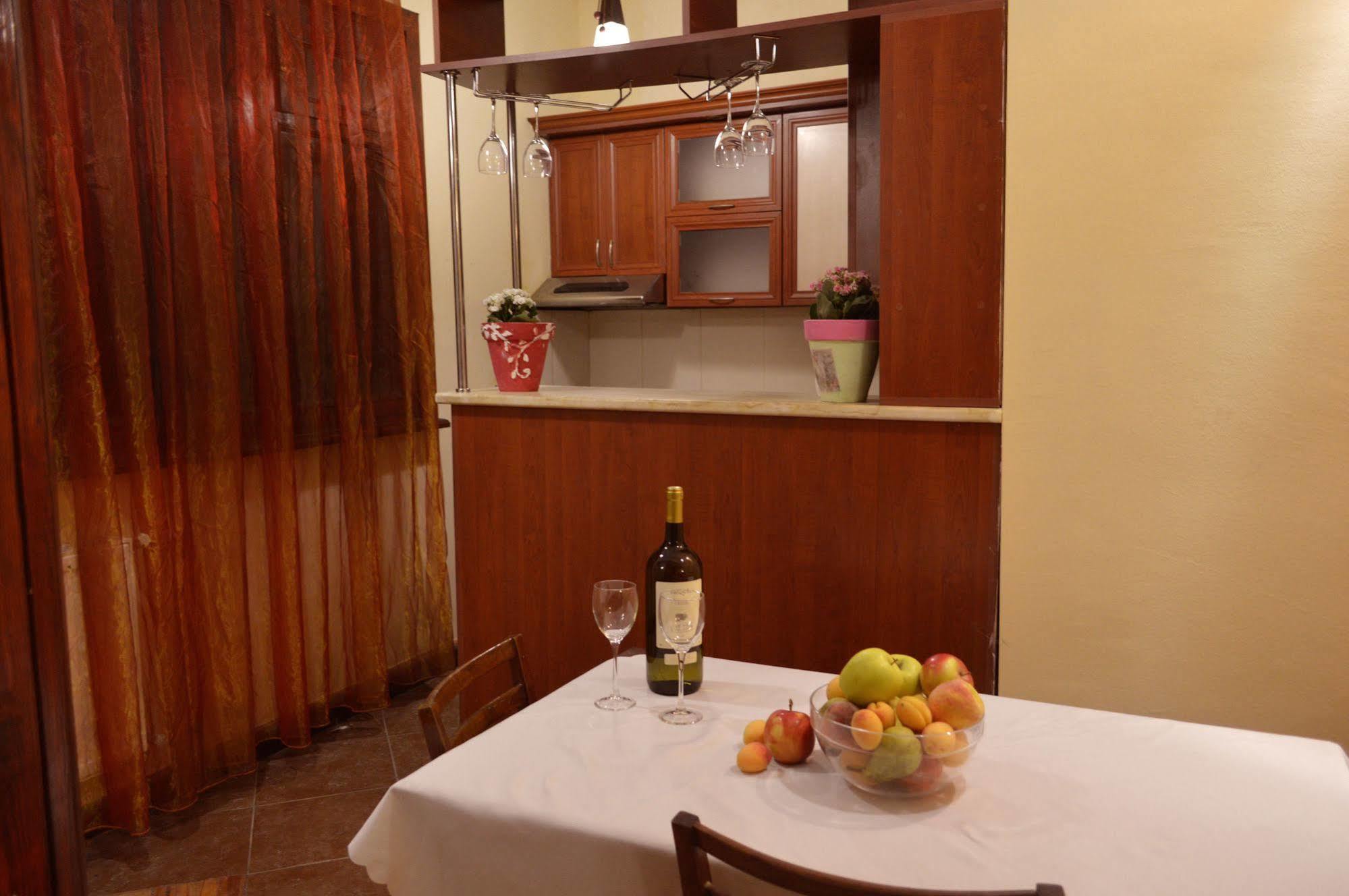 Patio Hostel Тбилиси Экстерьер фото